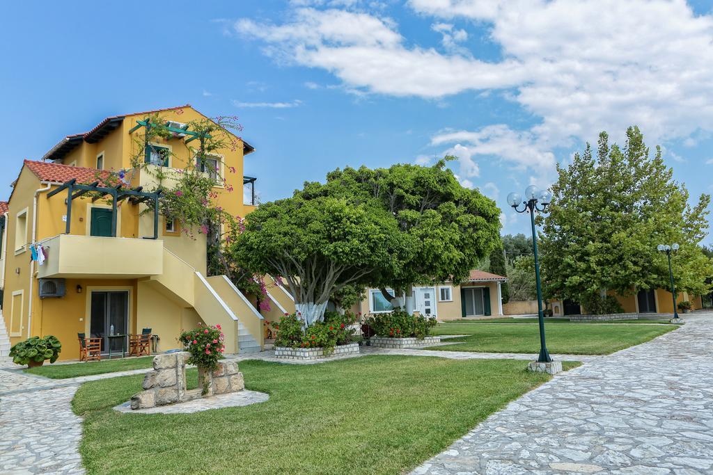 Sandy Beach Villas And Apartments สโวโรนาตา ภายนอก รูปภาพ